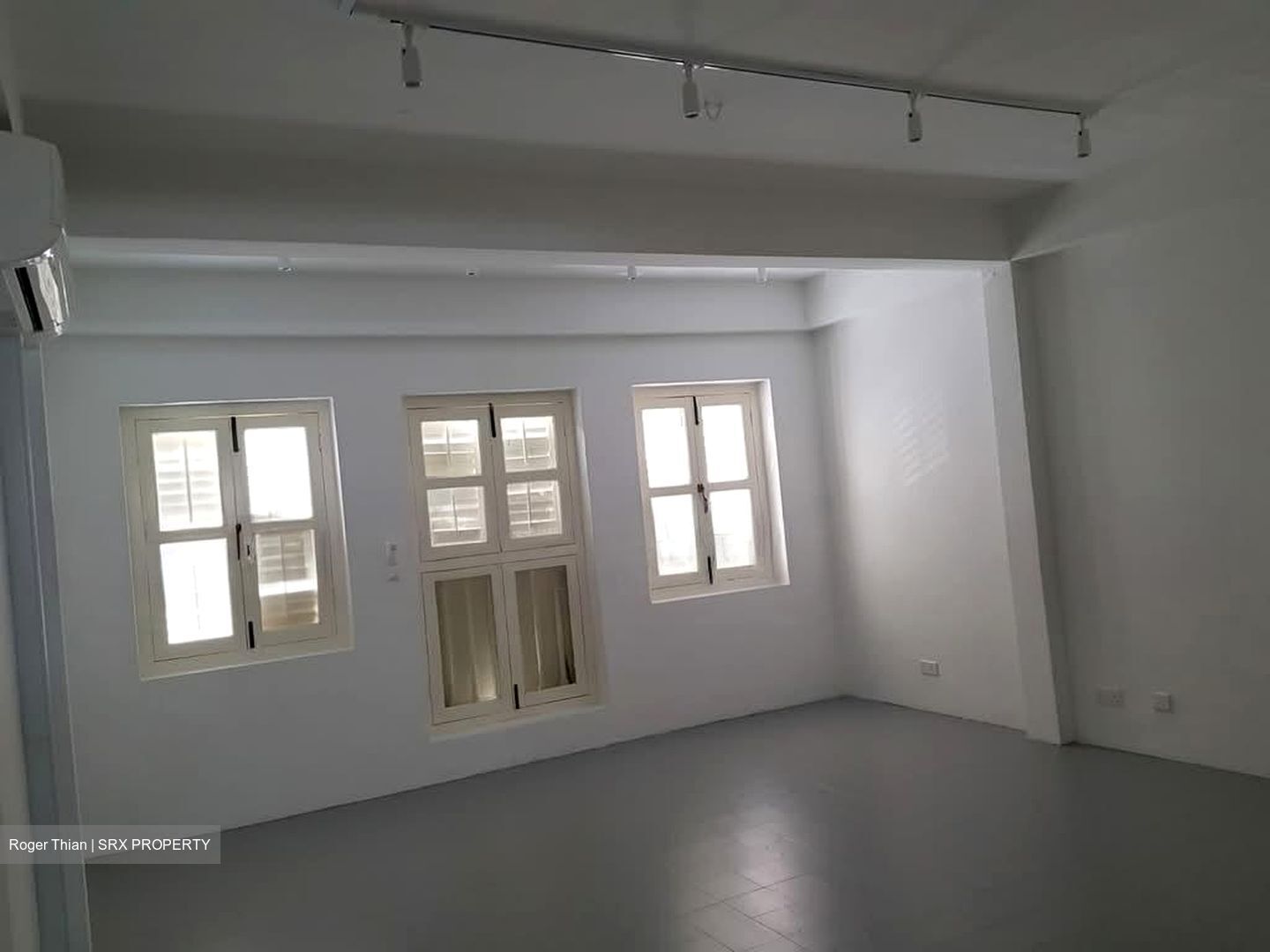 Temple Street (D1), Office #598109331